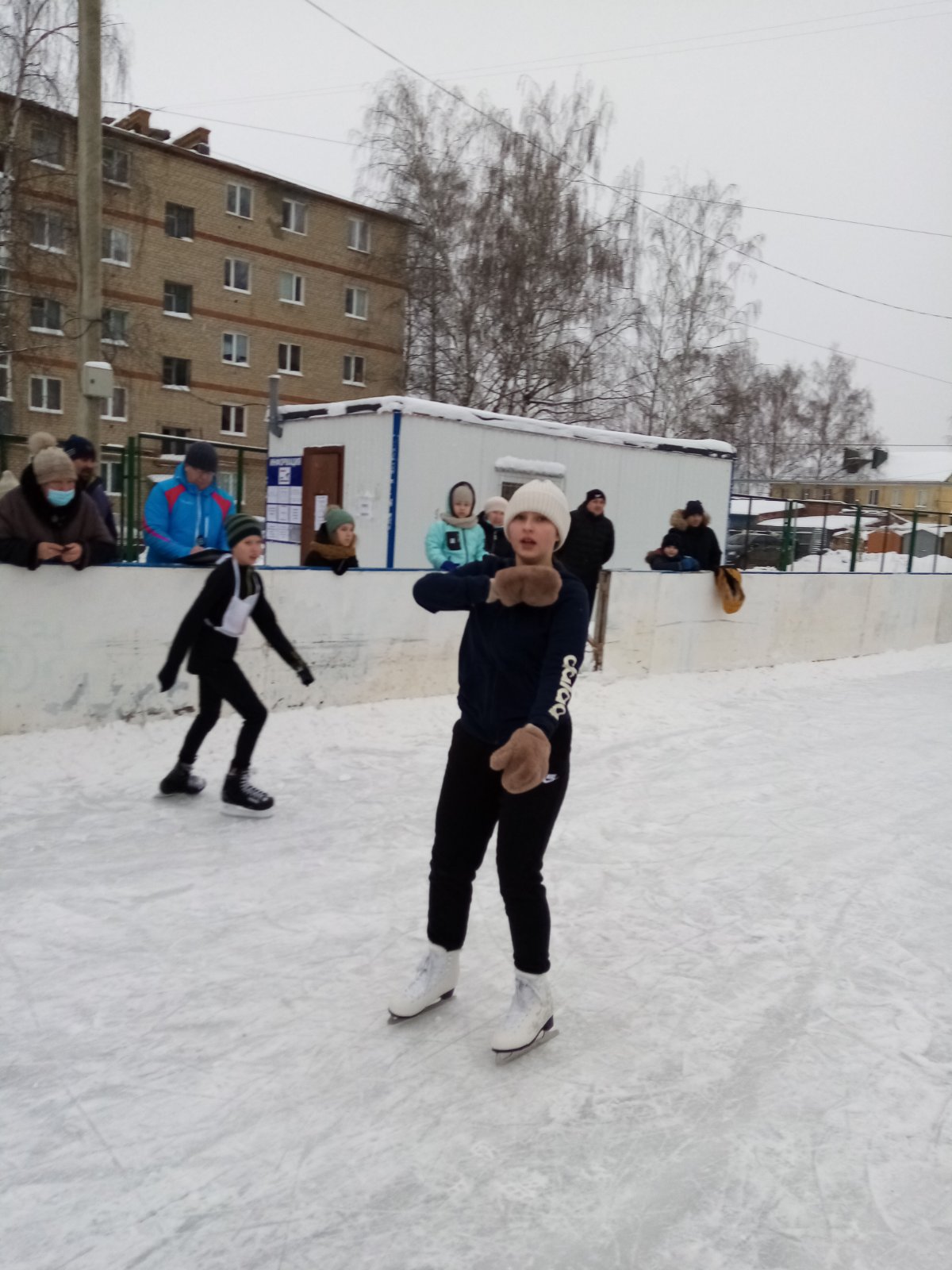 Соревнования по шорт-треку.